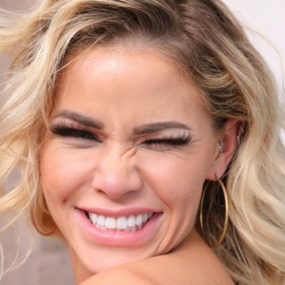 Нашел в телефоне у сестры порно